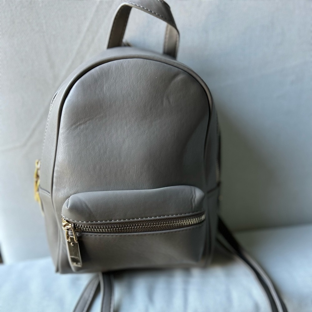 backpack - Picture 2 of 2